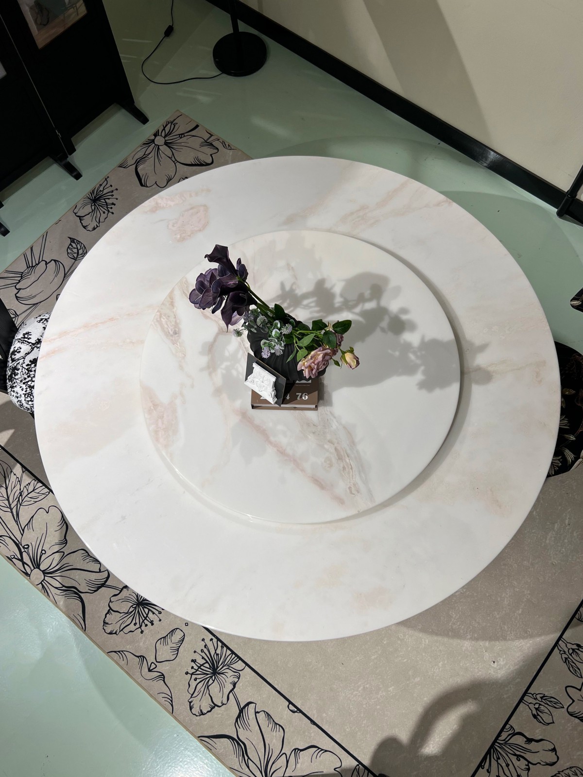 纯芬迪白奢石餐桌